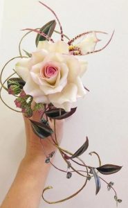 Learn to make elegant roses in sugar