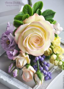 How to decorate cakes with sugar roses